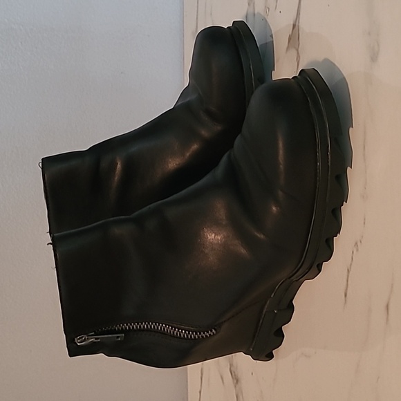 Sorel Joan Of Arctic III Black Leather Zip Boots Chucky Soles 8.5 Waterproof - Picture 2 of 15